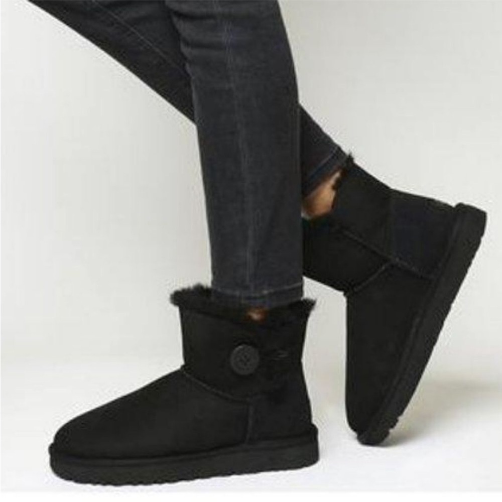UGG mini Bailey button II Black Size 11